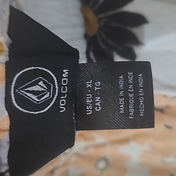 Volcom Shorts - Picture 3 of 5